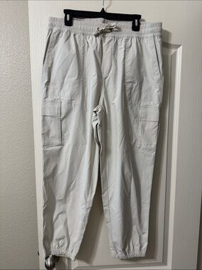 Vuori Women's Light Gray/White Cargo Joggers